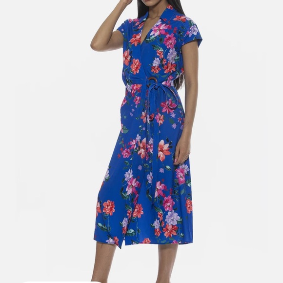NWT $245 Alexia Admor Paris Surplice Wrap Midi Dress in floral blue. Size 8 - Picture 2 of 16